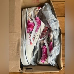 New Vans Old Skool Hawaiian Floral White 10 $35
